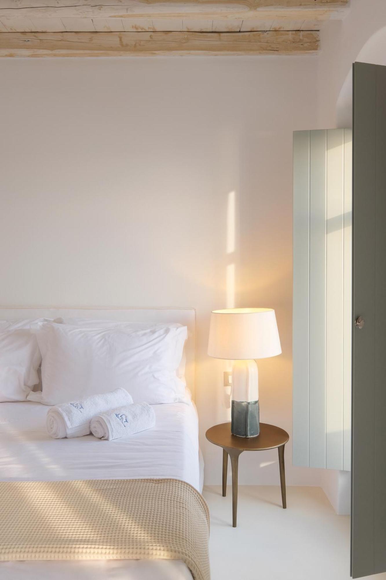Odyssey Rock Milos Sunset Suites Plaka  Ngoại thất bức ảnh