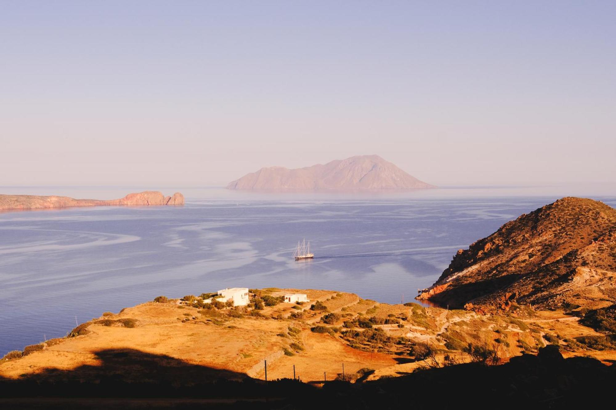 Odyssey Rock Milos Sunset Suites Plaka  Ngoại thất bức ảnh