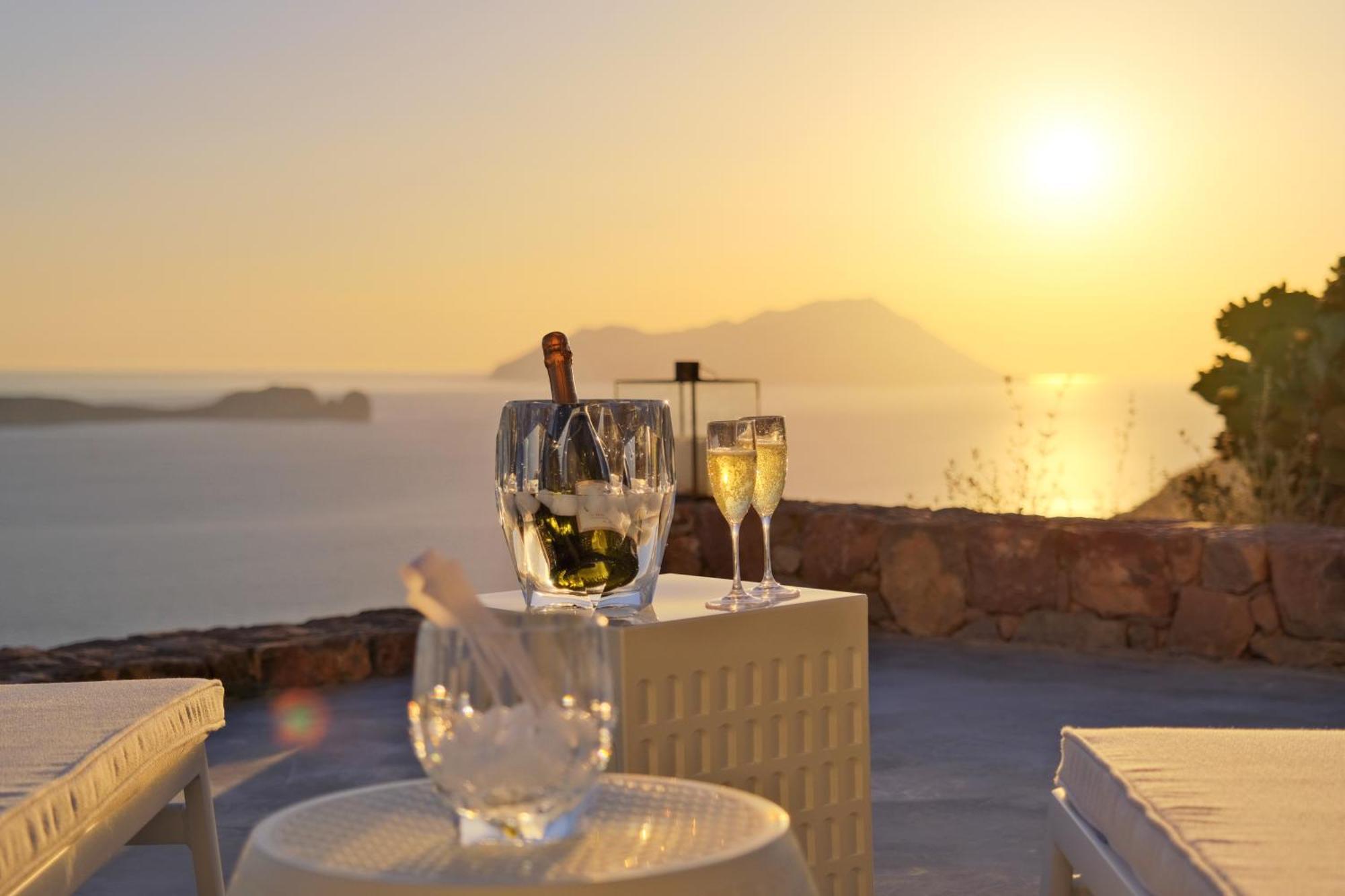 Odyssey Rock Milos Sunset Suites Plaka  Phòng bức ảnh