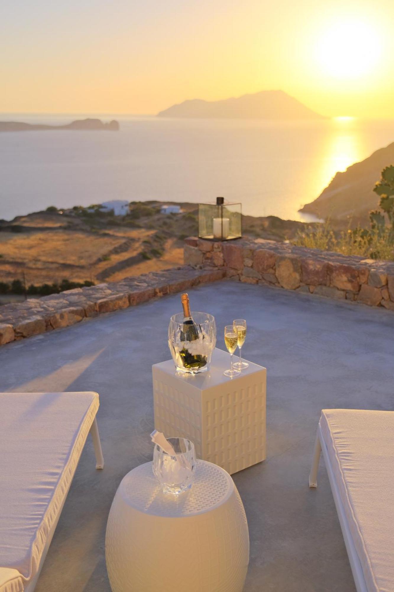Odyssey Rock Milos Sunset Suites Plaka  Phòng bức ảnh