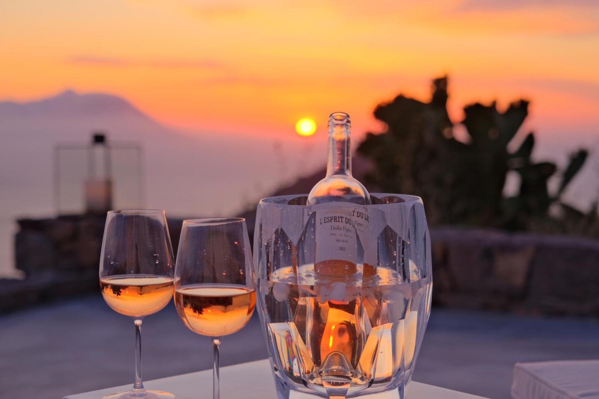 Odyssey Rock Milos Sunset Suites Plaka  Phòng bức ảnh
