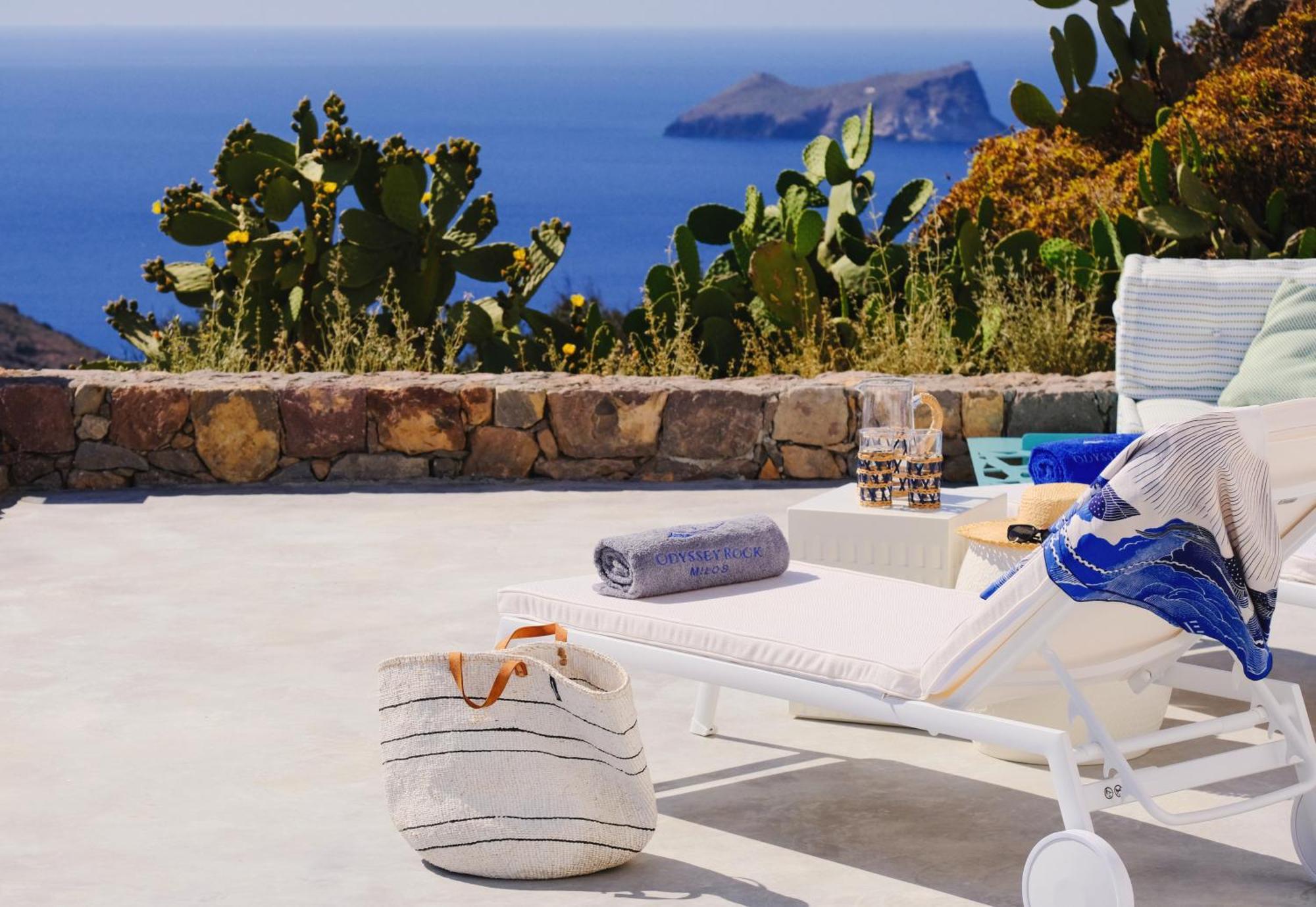 Odyssey Rock Milos Sunset Suites Plaka  Phòng bức ảnh