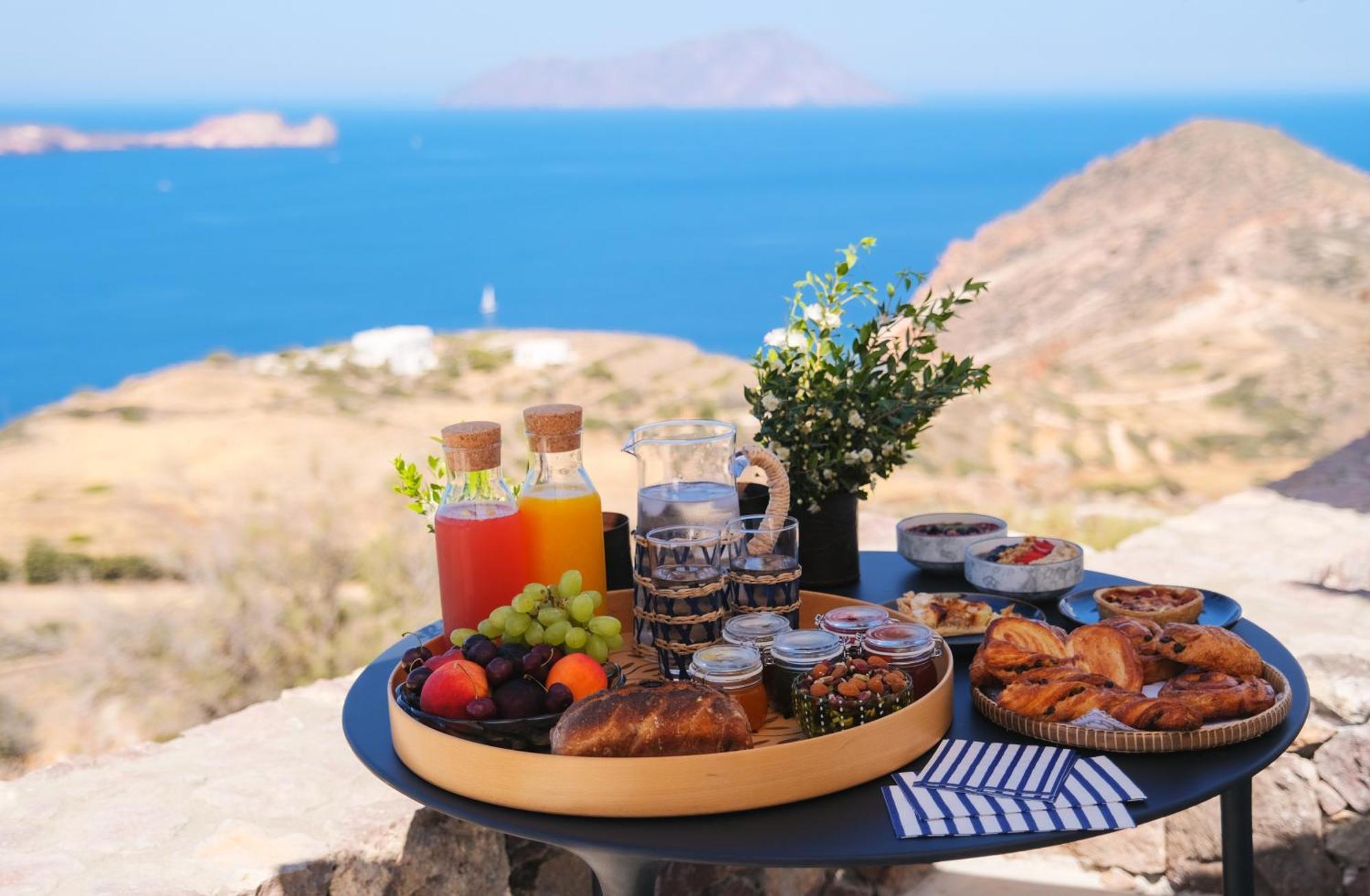 Odyssey Rock Milos Sunset Suites Plaka  Ngoại thất bức ảnh